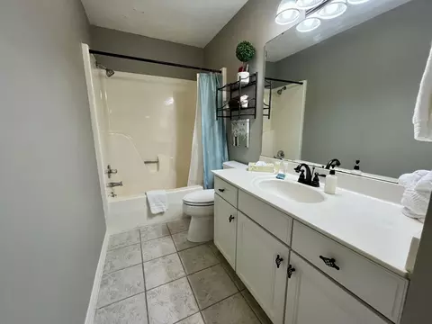 Bath - 175 Avondale Dr #14, Branson, MO 65616 photo 1 of 2