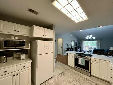 Kitchen - 175 Avondale Dr #14, Branson, MO 65616 photo 2 of 2