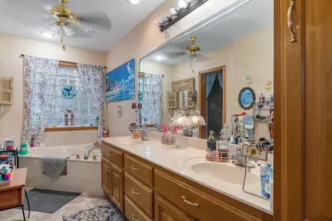 Bath - 3848 W Suzanne St, Battlefield, MO 65619 photo 1 of 3