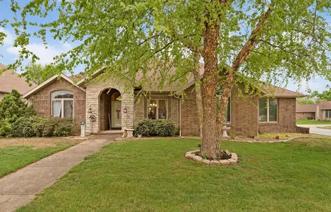 Exterior - 3848 W Suzanne St, Battlefield, MO 65619 photo 2 of 9