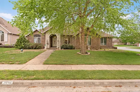 3848 W Suzanne St, Battlefield, MO 65619