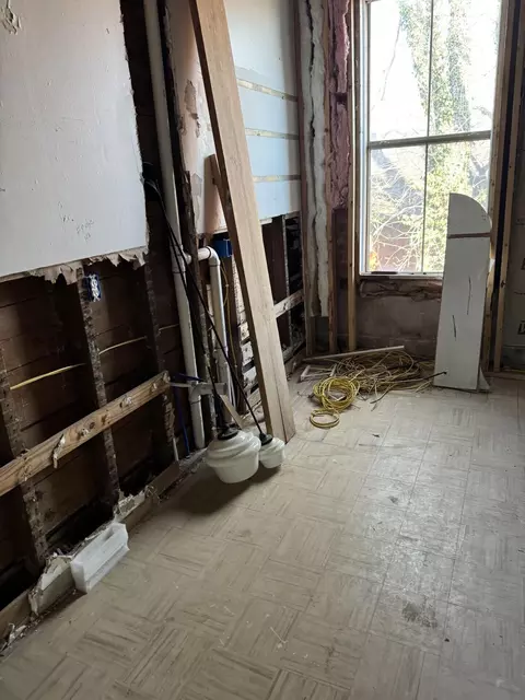 Bath - 7637 North St, Seligman, MO 65745 photo 3 of 6