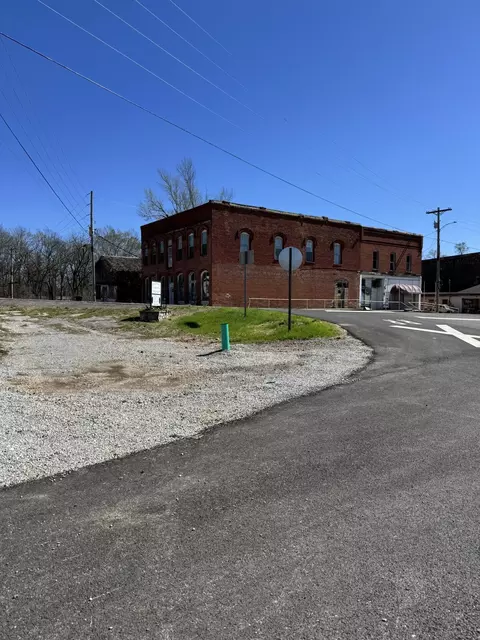 Exterior - 7637 North St, Seligman, MO 65745 photo 1 of 3