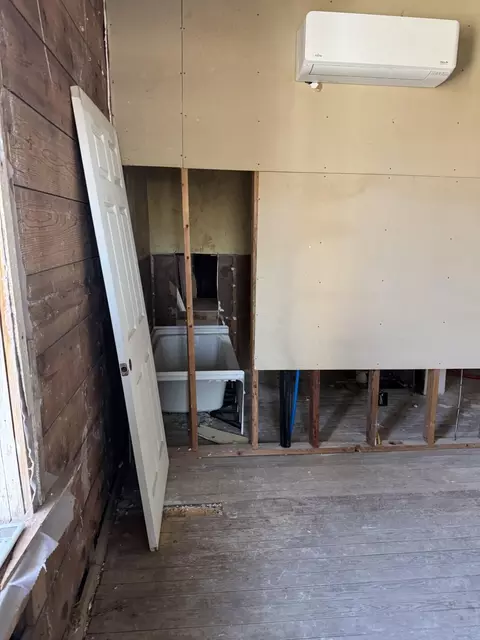 Bath - 7637 North St, Seligman, MO 65745 photo 5 of 6
