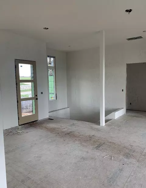 3256 W Bluffview St, Springfield, MO 65810 photo 2