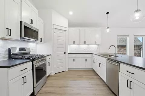 Kitchen - 5218 S Morgan Ave, Battlefield, MO 65619 photo 4 of 6