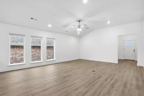 Living - 5218 S Morgan Ave, Battlefield, MO 65619 photo 6 of 12