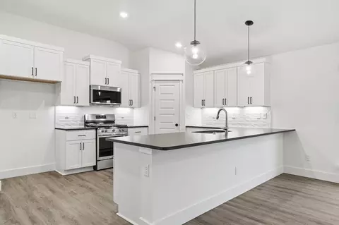 Kitchen - 5218 S Morgan Ave, Battlefield, MO 65619 photo 2 of 6
