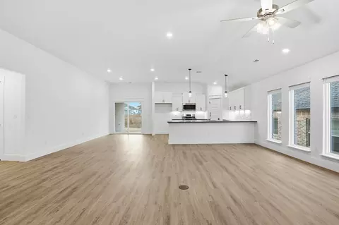 Living - 5218 S Morgan Ave, Battlefield, MO 65619 photo 1 of 12