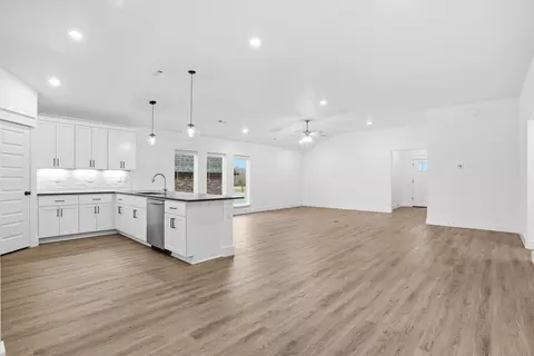 Living - 5218 S Morgan Ave, Battlefield, MO 65619 photo 11 of 12