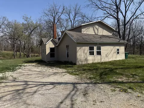 405 S Hill St, Willow Springs, MO 65793