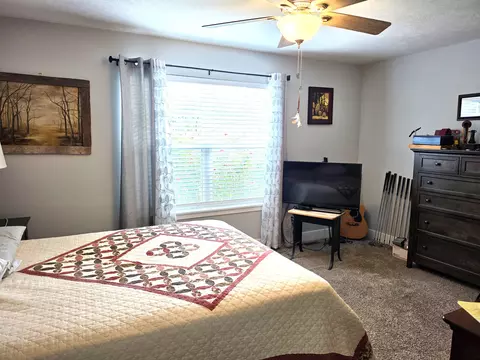 Bedroom - 2123 Bull Run Rd, Ozark, MO 65721 photo 2 of 4