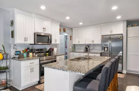 Kitchen - 2123 Bull Run Rd, Ozark, MO 65721 photo 2 of 4