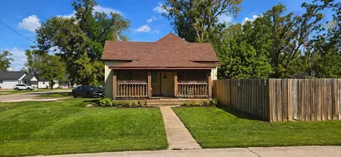 834 Wilson Ave, Aurora, MO 65605