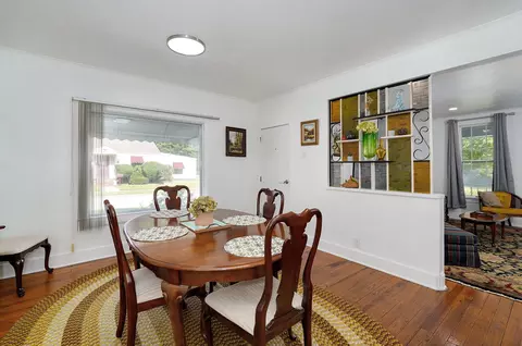 Dining - 1462 E Mcdaniel St, Springfield, MO 65802 photo 2 of 3
