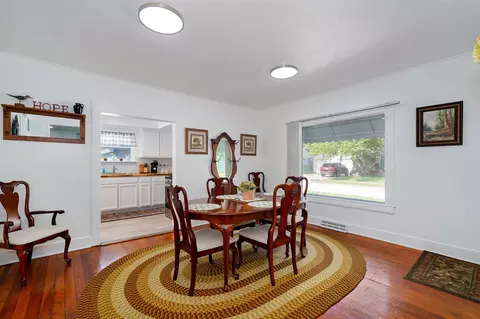 Dining - 1462 E Mcdaniel St, Springfield, MO 65802 photo 1 of 3