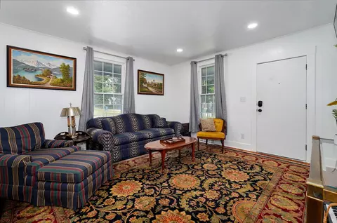 Living - 1462 E Mcdaniel St, Springfield, MO 65802 photo 1 of 3