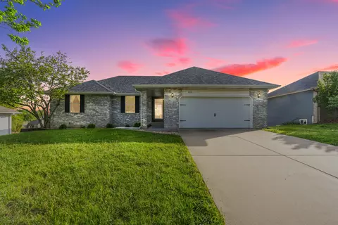 414 W Chestnut Rd, Nixa, MO 65714