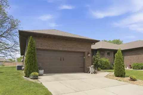 653 S Woodbridge Ct, Nixa, MO 65714
