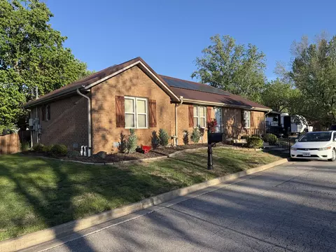 116 W Hadley St, Aurora, MO 65605