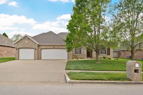 2742 E Chinkapin Ln, Springfield, MO 65804