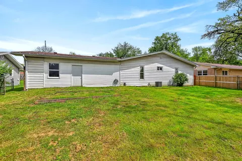 Exterior - 3156 E Latoka St, Springfield, MO 65804 photo 5 of 7