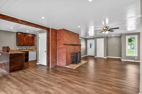 Living - 3156 E Latoka St, Springfield, MO 65804 photo 4 of 5