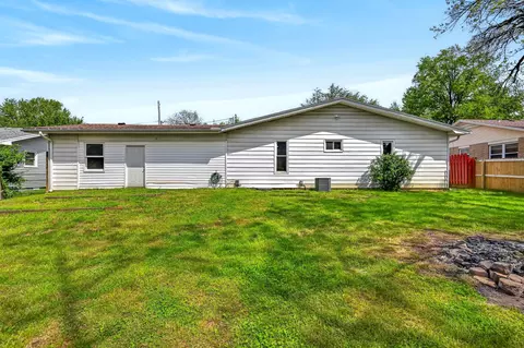 Exterior - 3156 E Latoka St, Springfield, MO 65804 photo 6 of 7