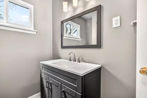 Bath - 3156 E Latoka St, Springfield, MO 65804 photo 2 of 3