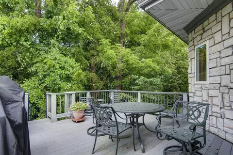 Exterior - 458 S Oaks Dr, Springfield, MO 65809 photo 3 of 10