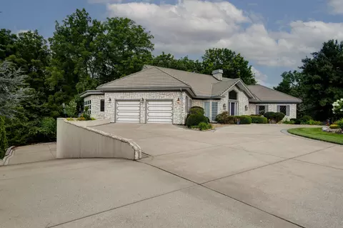 Exterior - 458 S Oaks Dr, Springfield, MO 65809 photo 10 of 10
