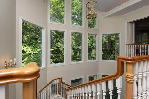 Entry Way - 458 S Oaks Dr, Springfield, MO 65809 photo 4 of 5