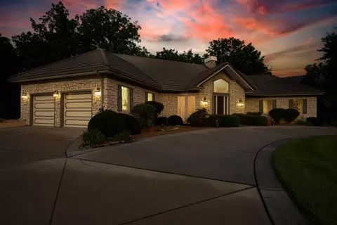 Exterior - 458 S Oaks Dr, Springfield, MO 65809 photo 9 of 10