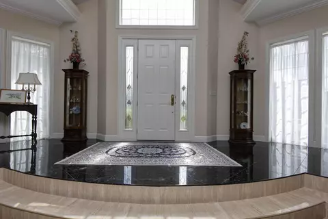 Entry Way - 458 S Oaks Dr, Springfield, MO 65809 photo 1 of 5