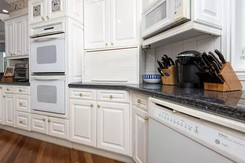 Kitchen - 458 S Oaks Dr, Springfield, MO 65809 photo 3 of 3