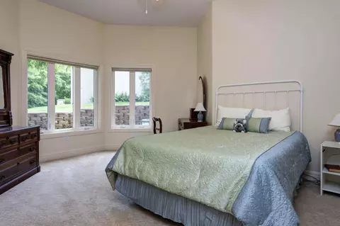 Bedroom - 458 S Oaks Dr, Springfield, MO 65809 photo 2 of 5