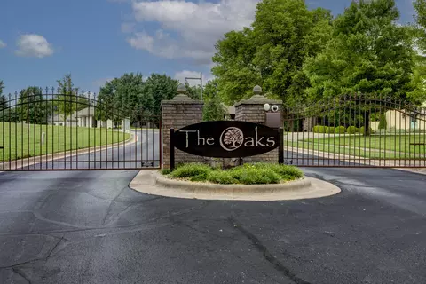 View/Area - 458 S Oaks Dr, Springfield, MO 65809 photo 2 of 2