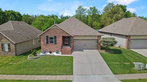 1157 S Maple Grove Ave, Springfield, MO 65804