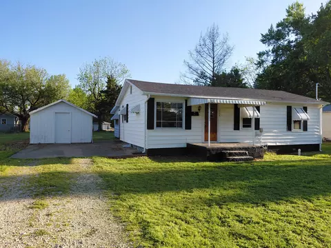 329 E Thurman Ave, Mount Vernon, MO 65712