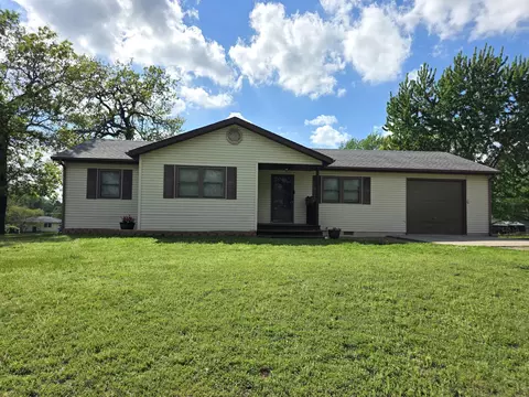 106 S Vernon St, El Dorado Springs, MO 64744