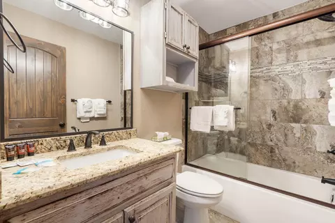 Bath - 429 E Chinquapin Cir #504, Indian Point, MO 65616 photo 1 of 4