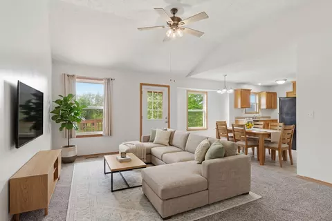 Living - 4432 W Huckleberry St, Springfield, MO 65802 photo 3 of 6