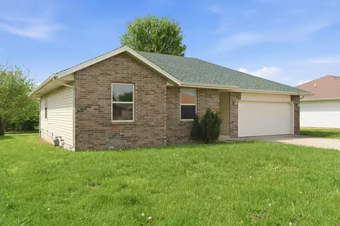 Exterior - 4432 W Huckleberry St, Springfield, MO 65802 photo 4 of 12