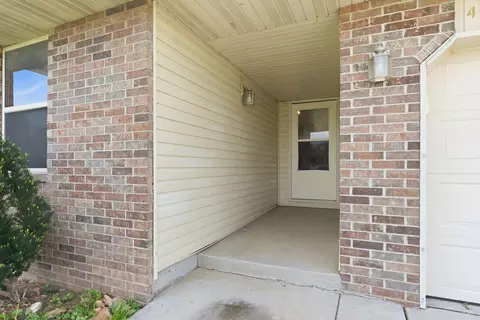 Exterior - 4432 W Huckleberry St, Springfield, MO 65802 photo 5 of 12