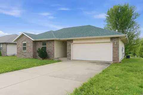 Exterior - 4432 W Huckleberry St, Springfield, MO 65802 photo 3 of 12