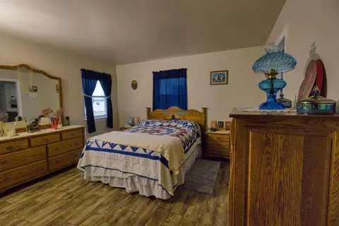 Bedroom - 17522 E N Hwy, Sheldon, MO 64784 photo 1 of 13