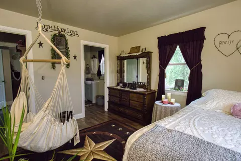 Bedroom - 17522 E N Hwy, Sheldon, MO 64784 photo 11 of 13