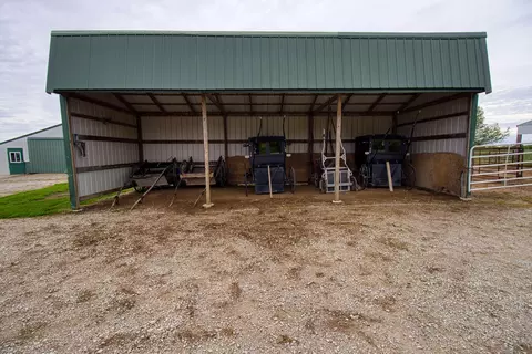 Exterior - 17522 E N Hwy, Sheldon, MO 64784 photo 19 of 29
