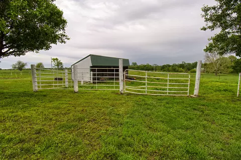 Exterior - 17522 E N Hwy, Sheldon, MO 64784 photo 11 of 29