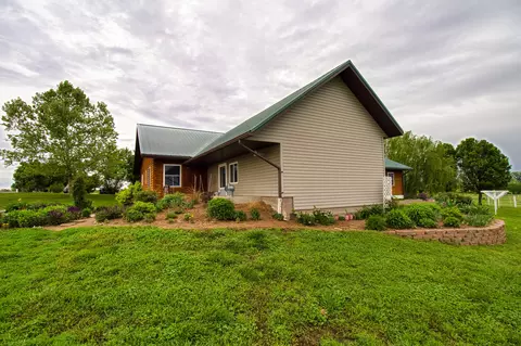 Exterior - 17522 E N Hwy, Sheldon, MO 64784 photo 16 of 29